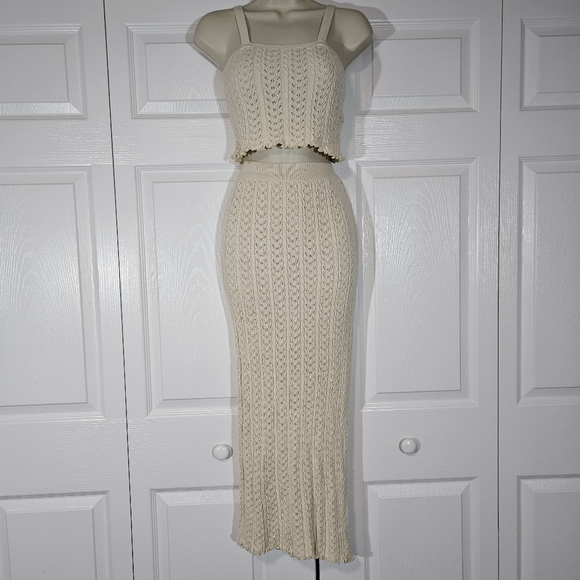 Willow Dresses & Skirts - Cream Knit Skirt Size S